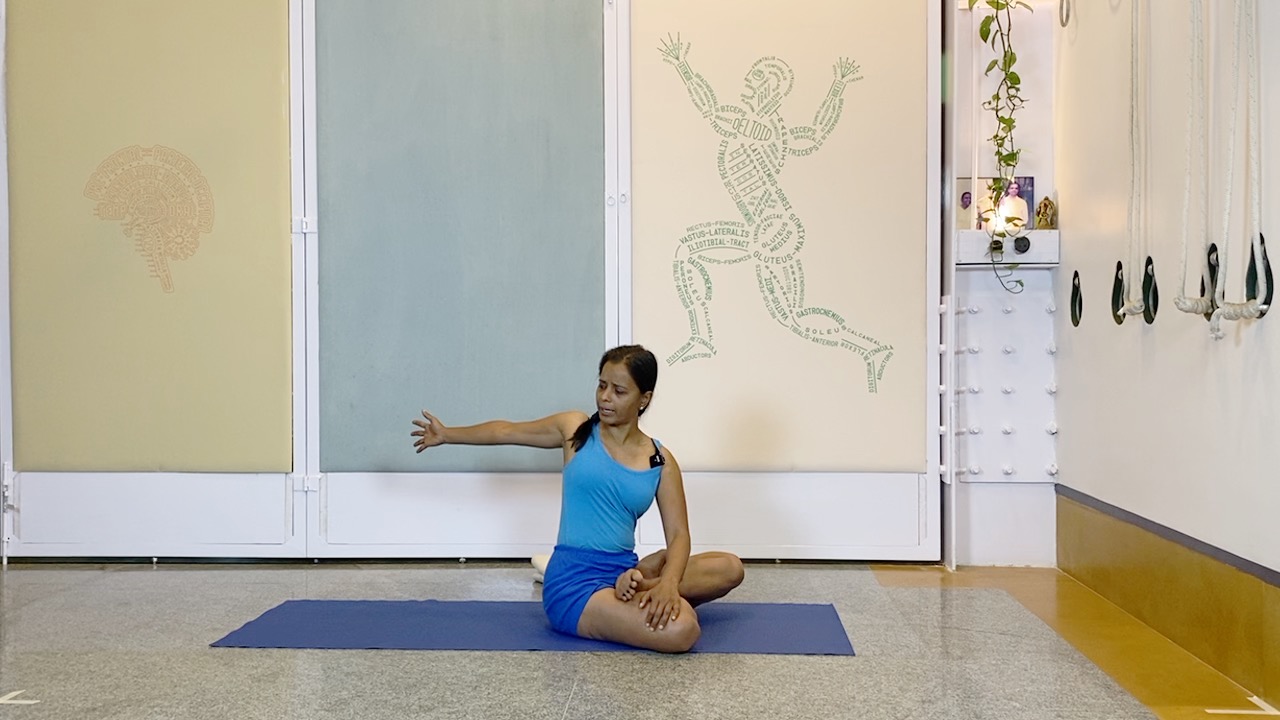 Virabhadrasana1: The Twist and the Backarch in the Standing Asana - Image 2