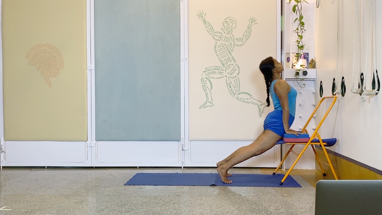Virabhadrasana1: The Twist and the Backarch in the Standing Asana - Image 4