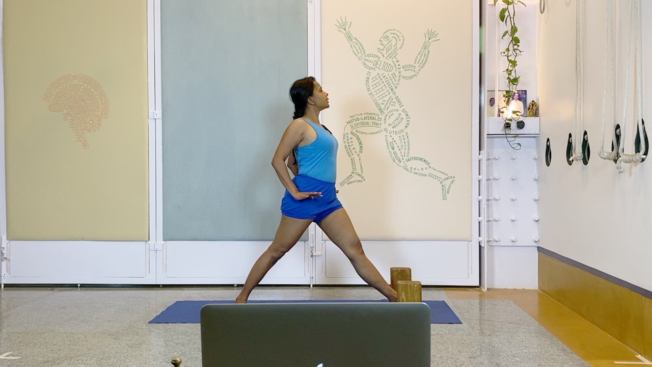 Virabhadrasana1: The Twist and the Backarch in the Standing Asana - Image 5