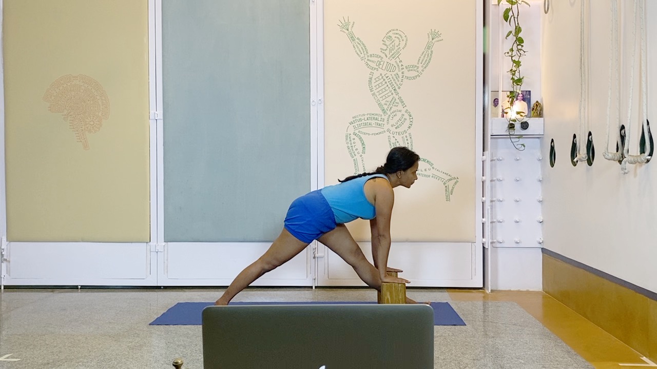 Virabhadrasana1: The Twist and the Backarch in the Standing Asana - Image 6