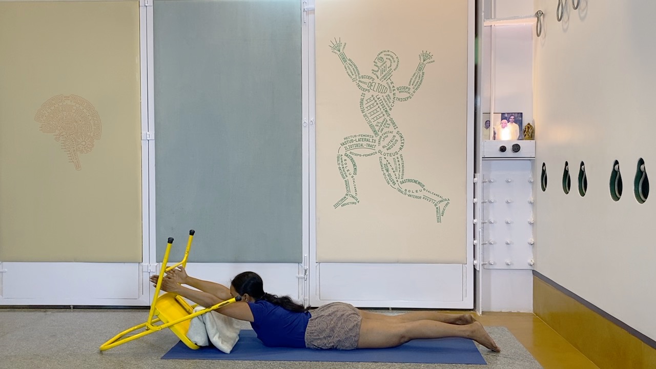 Positioning the Neck for Back Arches - Part 1 (Level Intermediate) - Salabhasana, Ustrasana, Adhomukha vrksasana - Image 9