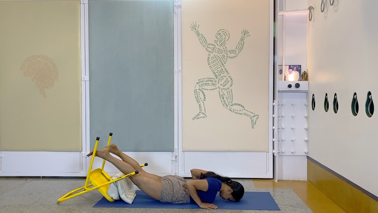 Positioning the Neck for Back Arches - Part 1 (Level Intermediate) - Salabhasana, Ustrasana, Adhomukha vrksasana - Image 10