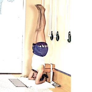 Levelling-up Sirsasana, Part V: Lifted Shoulders, the Essential Ingredient to Avoid Neck Strain, and to Experience Lightness in Sirsasana